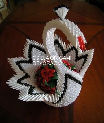 H1.Origami esküvő hattyú főasztalra virággal