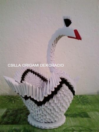 H4.Fehér origami hattyú dekoráció